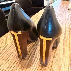 Tory Burch Black + Gold Heels NEVER WORN w/ TB dust bag